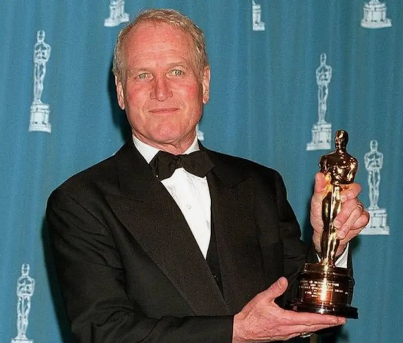 Paul Newman with Oscar statuette