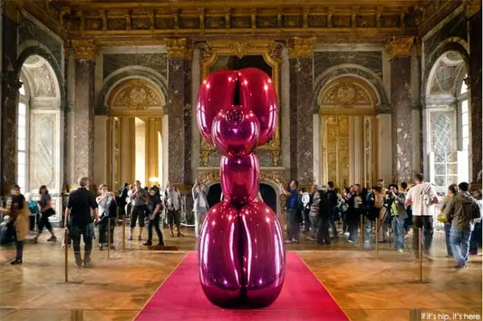 koons balloon dog at versailles