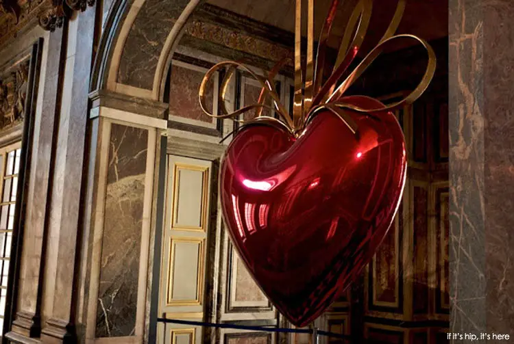 Jeff Koons, "Hanging Heart" (1994-2006), Versailles