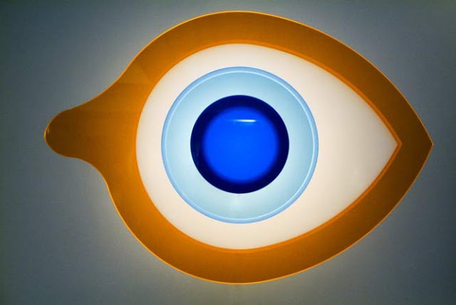 Large Plexi Eye Wall Lamp Nicola L