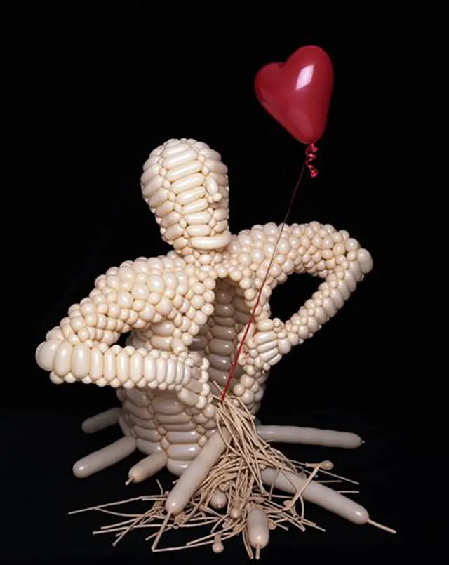 Read more about the article A Photographer Who Is Full Of Hot Air: Paul Graves Balloon Sculptures