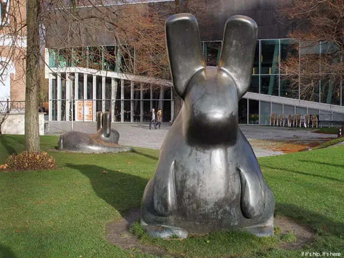 tom claassen bunny sculptures IIHIH