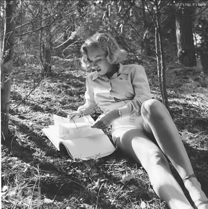 marilyn monroe rare photos reading script IIHIH