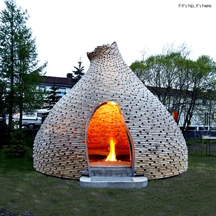 Read more about the article Haugen/ Zohar Create Outdoor Fireplace Inspired By Norwegian Turf Huts