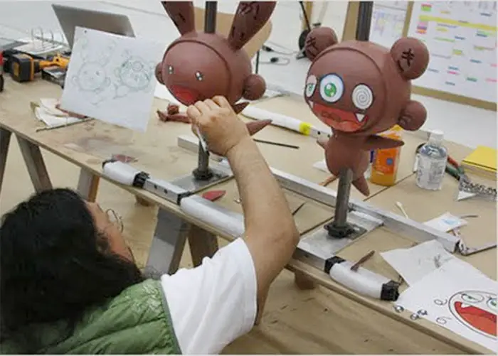Murakami painting the clay molds 