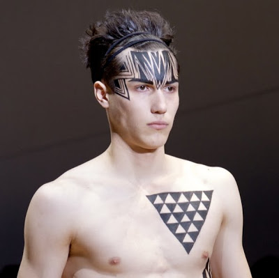 Read more about the article Sharpie Appears On The Catwalk [Again] In The 2011 F/W Qasimi Homme Collection.