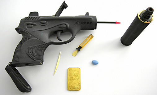 Read more about the article Killer Cosmetics. Ted Noten Creates Feminine Firearms As Makeup Kits.