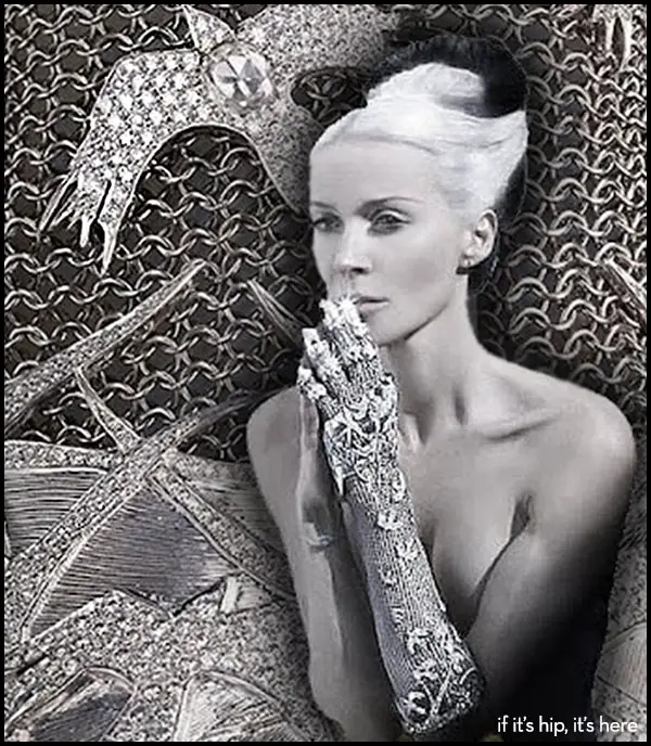 Read more about the article 18k White Gold Diamond Glove By Daphne Guinness and Jeweller Shaun Leane.