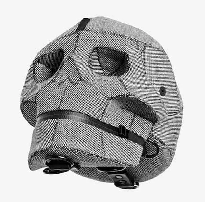 Read more about the article Aitor Throup Melds Art & Fashion In His First Menswear Line Of Shiva Skull Bags.