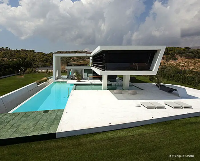 Read more about the article Huge Modern Athens Home With A Squash Court, Gym and Three Swimming Pools.