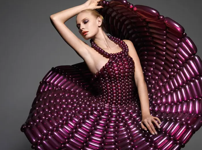 Read more about the article Daisy Balloon. Crazy Couture Creations Filled With Air.