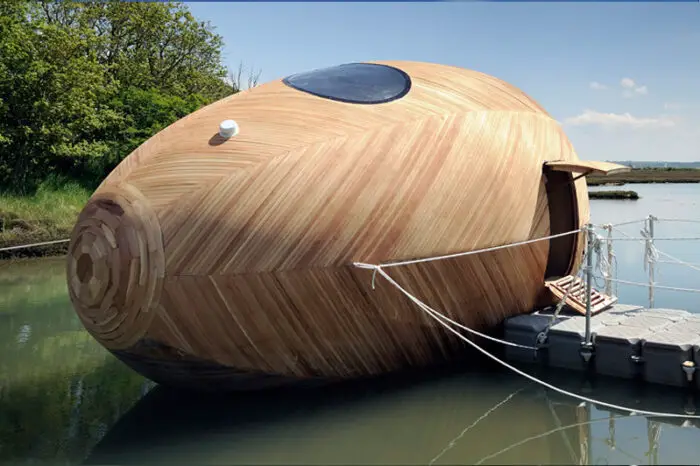 Read more about the article Floating Wooden Sustainable Egg Pod Is Home To Artist Stephen Turner For A Year.