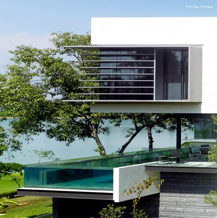 Read more about the article Lakeshore View House With Suspended Pool In Sentosa, Singapore