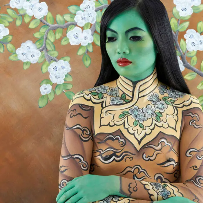 Read more about the article New Body Art From Emma Hack. Beautiful Women And A Look At Painting Them.