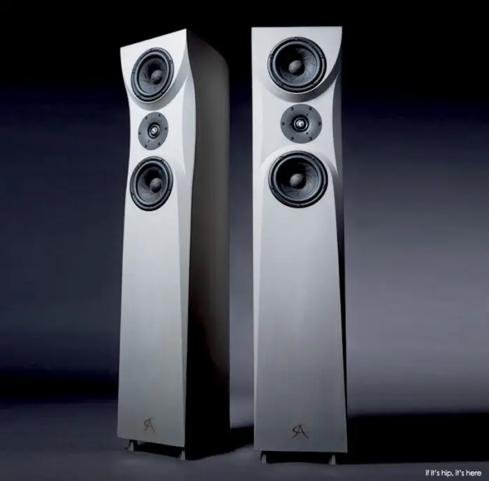 Read more about the article Concrete Audio – Elegant Speakers Made of Cement, Sand and Water.