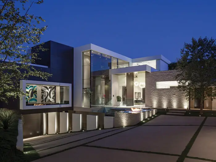 Read more about the article PART TWO: Modern Mansion With Wrap Around Pool and Glass-Walled Garage For $36 Million. (50 pics)
