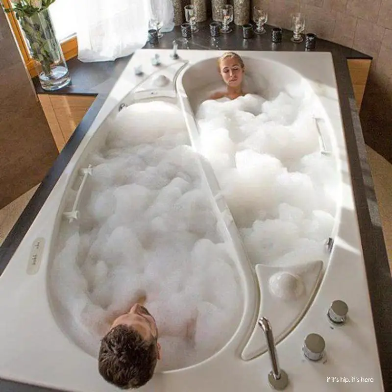 The Yin Yang Couple Tub