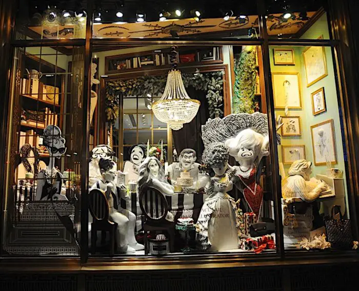 Read more about the article It’s A Hirschfeld Holiday at Henri Bendel. The Al Hirschfeld Spectacular Window And Store Decorations.