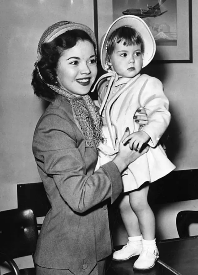 Shirley Temple with daughter Linda Susan in 1950
