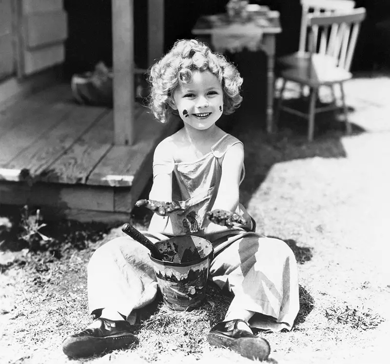 shirley temple fingerpainting