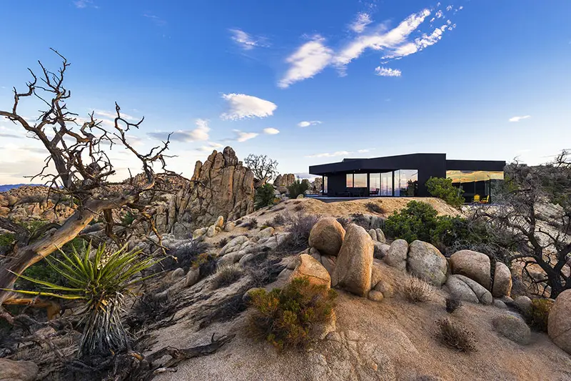 yucca valley The Black Desert House by Marc Atlan
