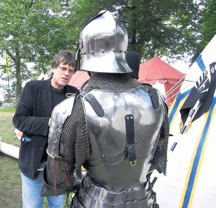Hans van Houwelingen inspects an actual suit of armor for inspiration
