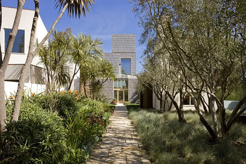 gehry schnabel house front entrance