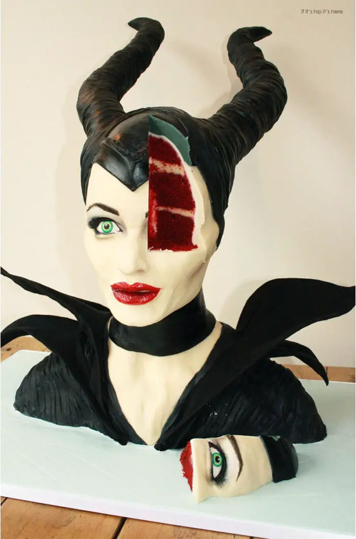 Read more about the article Magnificent Maleficent Cake Looks Evil Enough To Eat.