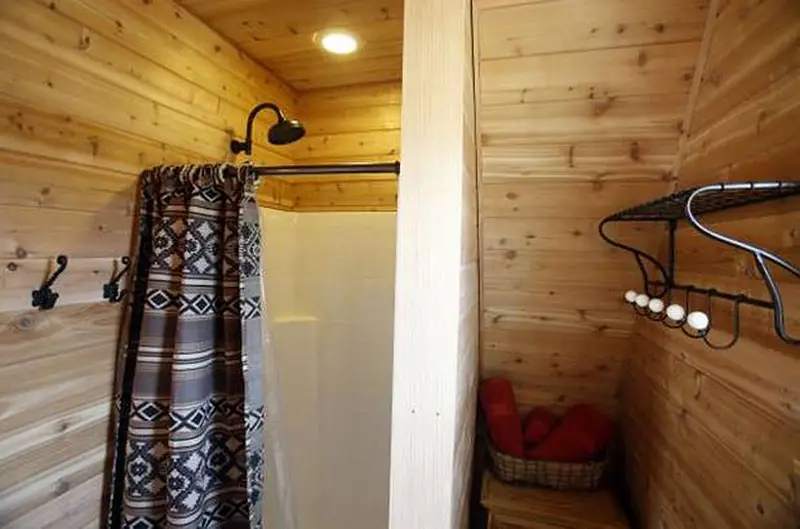 shower in treehouse