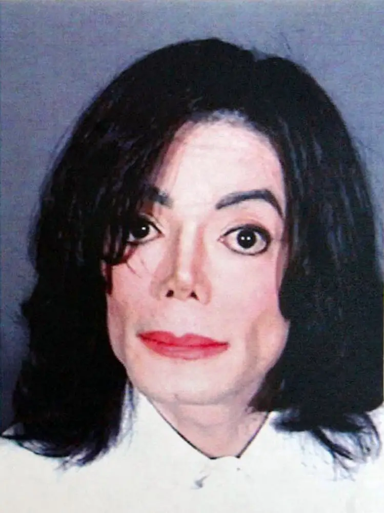 michael-jackson-mugshot-2003