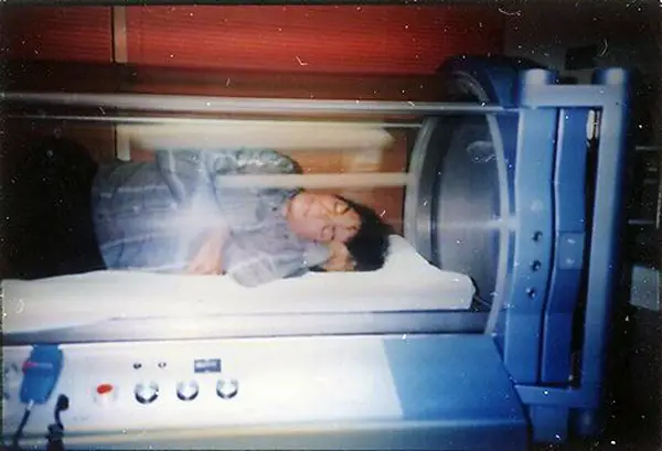 michael jackson sleeping in oxygen chamber