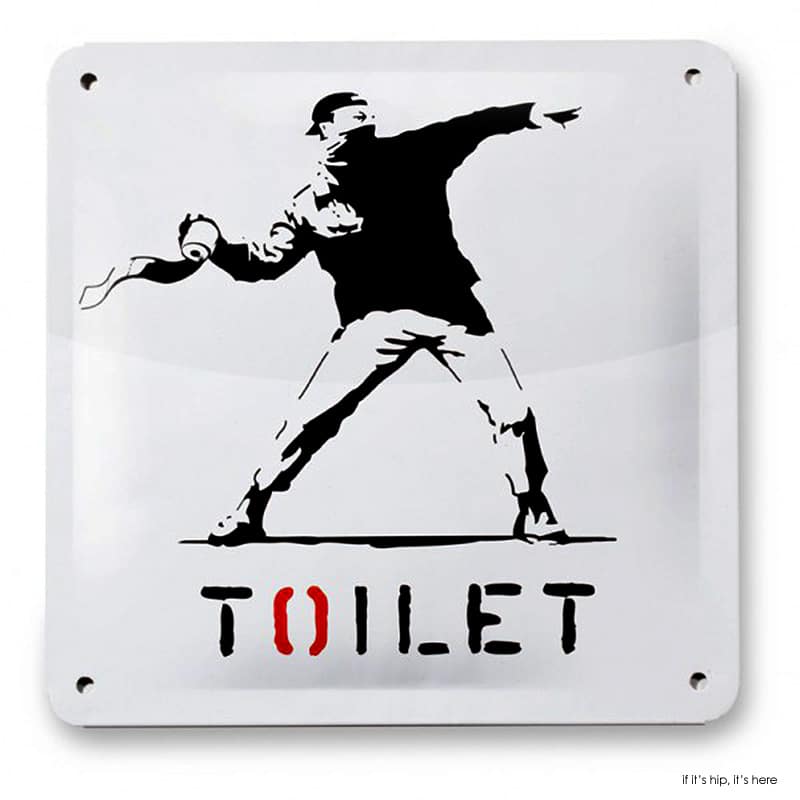 Read more about the article Tin Toilet Sign Is An Inspired Way To Manipulate Banksy’s Flower Thrower