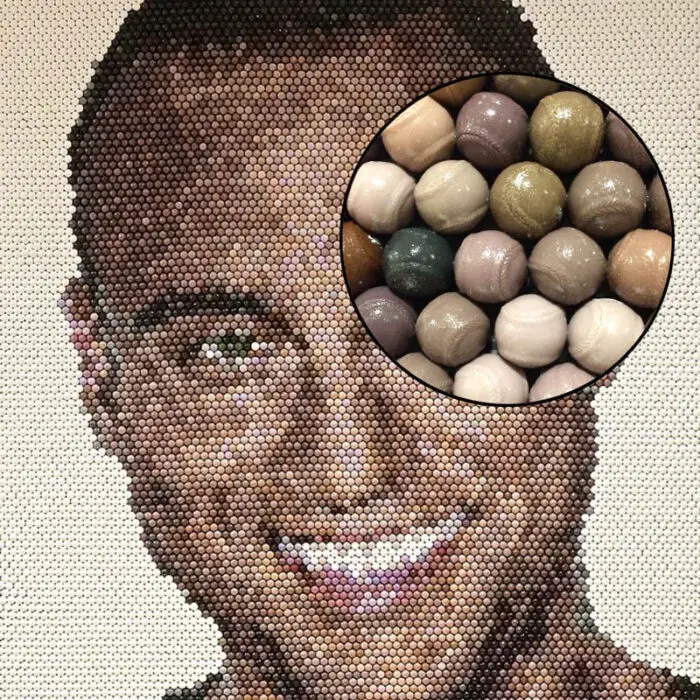 Read more about the article The Face Of Baseball – Derek Jeter Made of 10,000+ Tiny Baseballs