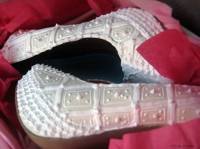 Wedding shoes that look like cake