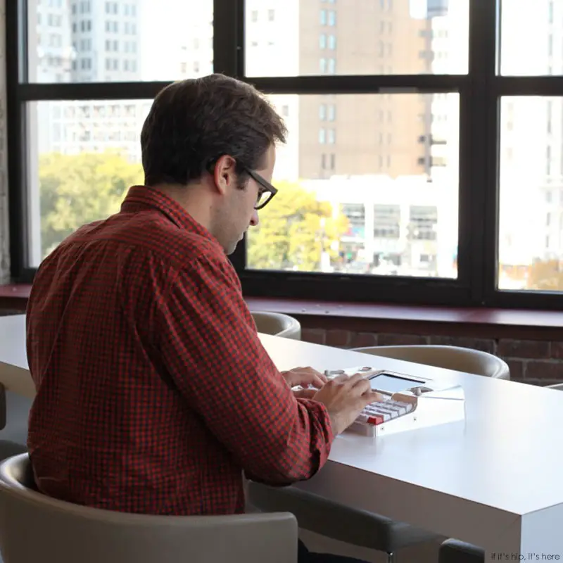 hemingwrite in use 2 IIHIH