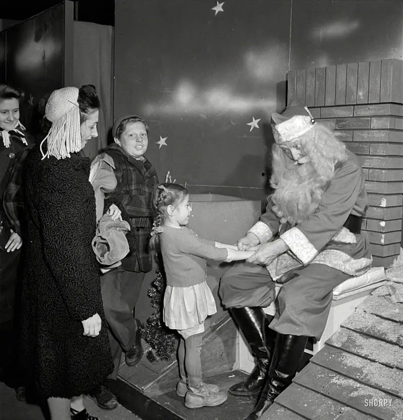 December 1942, New York. Macy's department store. There are two Santas, concealed from one another by a labyrinth to prevent disillusionment of the children