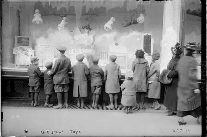 Macy's window, Christmas Toys