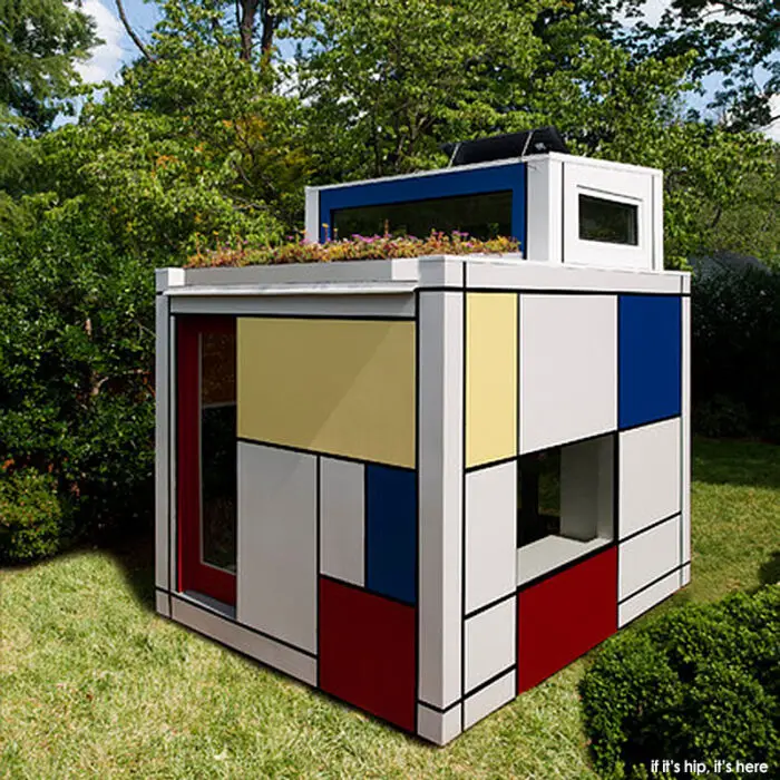 Read more about the article The Mondrian Prefab Playhouse by Barnes Vanze Architects