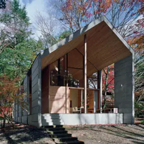 Minimalist Wood and Concrete House Blends Into The Environment.