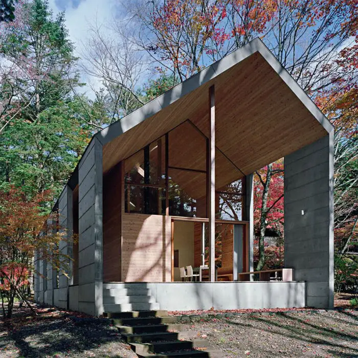 Read more about the article Minimalist Wood and Concrete House Blends Into The Environment.