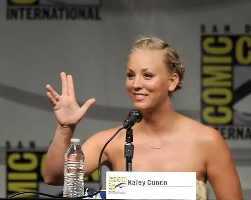 kaley cuoco vulcan salute