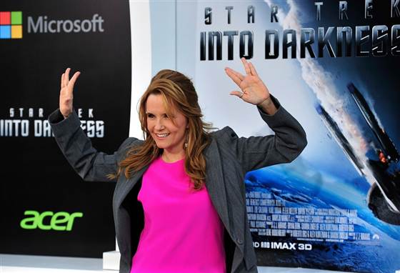 lea-thompson vulcan salute Tribute To Leonard Nimoy