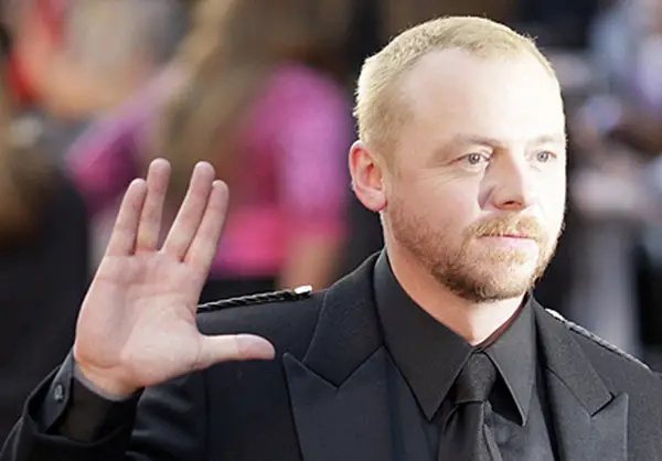 star trek simon-pegg vulcan salute