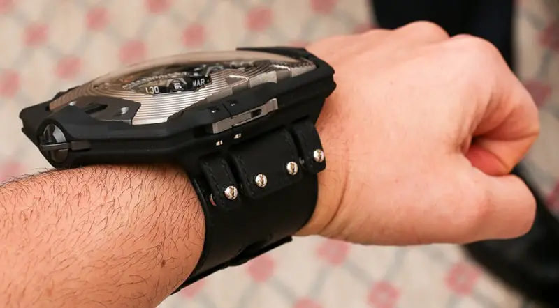 Urwerk-UR-1001-Titan-pocket-watch-bracelet-3