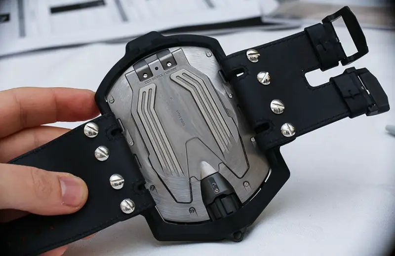 Urwerk-UR-1001-Titan-pocket-watch-bracelet-9