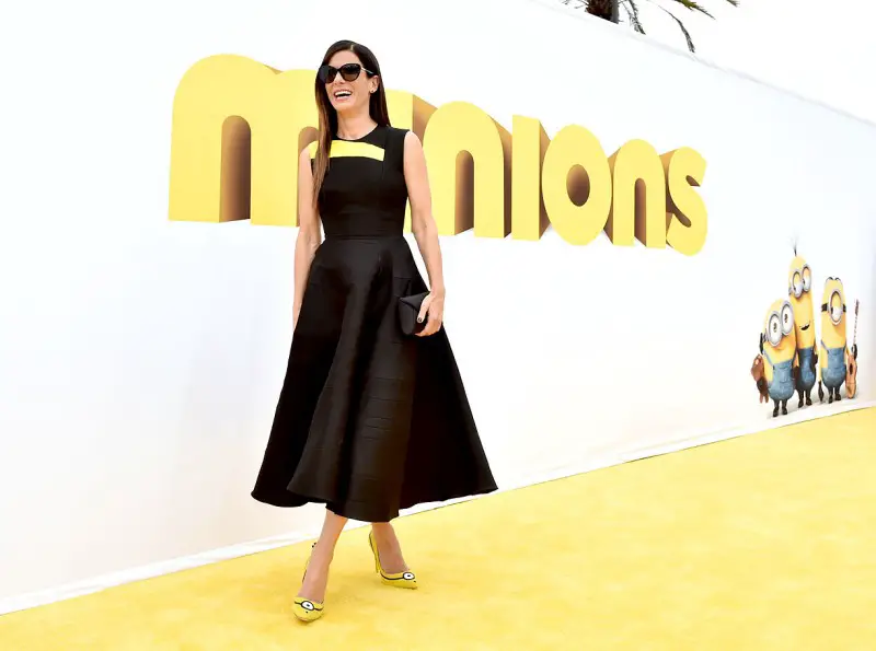 sandra-bullock-waering the minions pumps