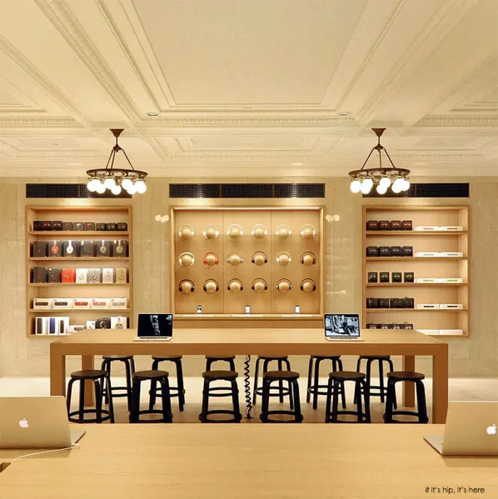 Read more about the article Inside New York’s Chic Upper East Side Apple Store