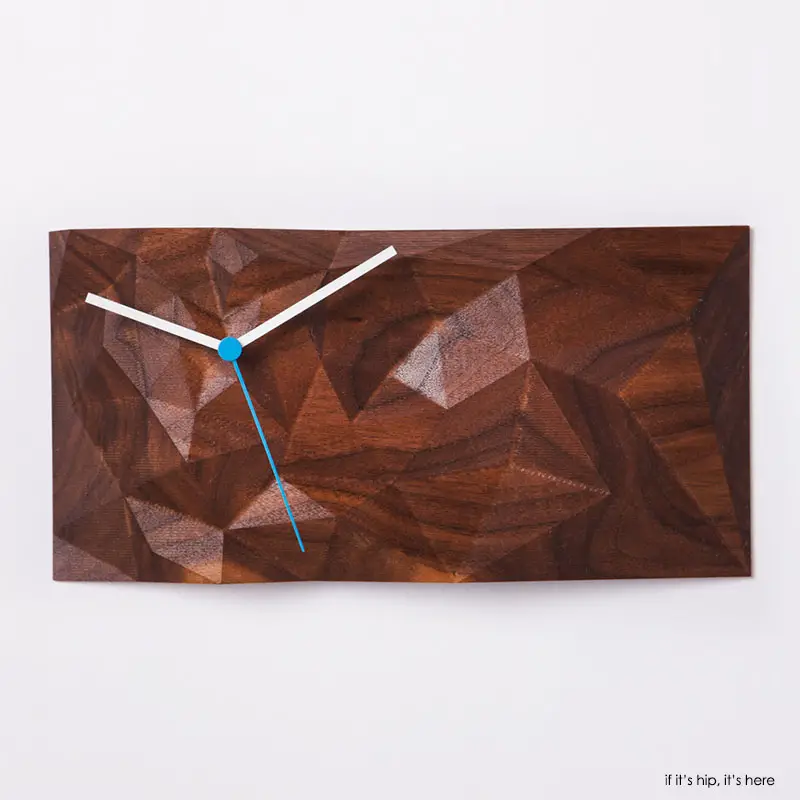 Walnut_clock rect 800px