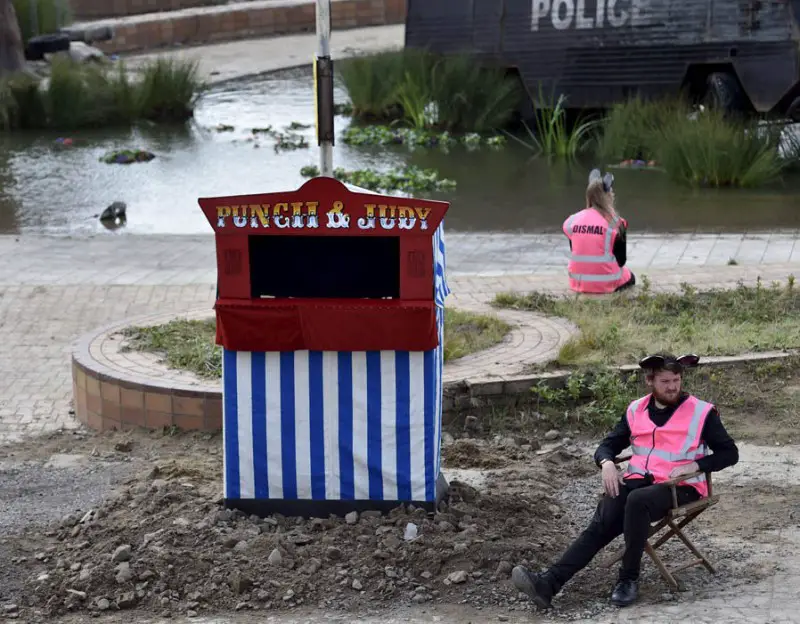 dismaland Punch and Judy puppet show2
