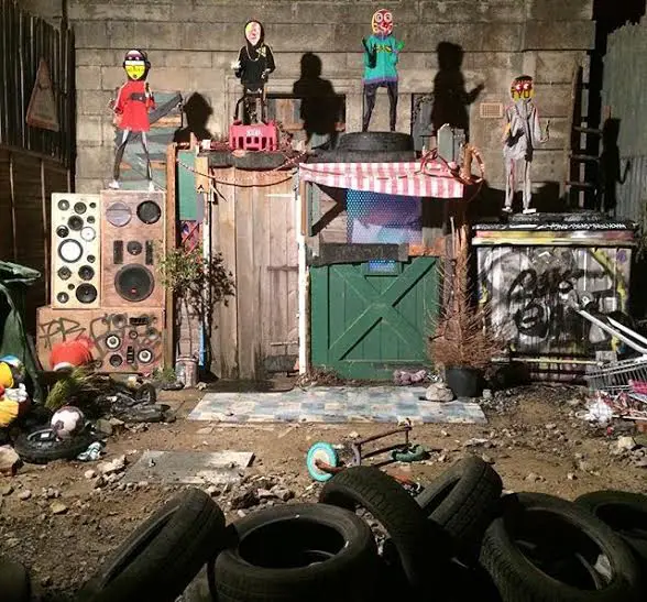 paul insect fly tip theater dismaland_